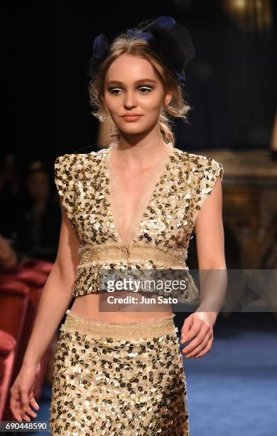 Lily-Rose Depp attends the CHANEL Metiers D'art Collection Paris Cosmopolite show at the Tsunamachi Mitsui Club on May 31, 2017 in Tokyo, Japan.