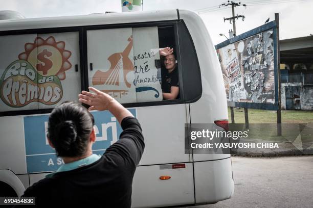 This picture taken on May 30, 2017 shows Michel Dionisio, a 19-year-old violinist from the Orquestra Mare do Amanha, an orchestra based on a social...