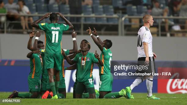 Shemmy Mayembe of Zambia and team mates look to the sky as they celebrate their fourth goal during the FIFA U-20 World Cup Korea Republic 2017 Round...