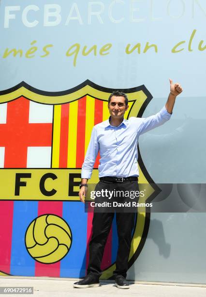 New FC Barcelona head coach Ernesto Valverde poses for the media outside the FC Barcelona headquarters at Camp Nou on May 31, 2017 in Barcelona,...