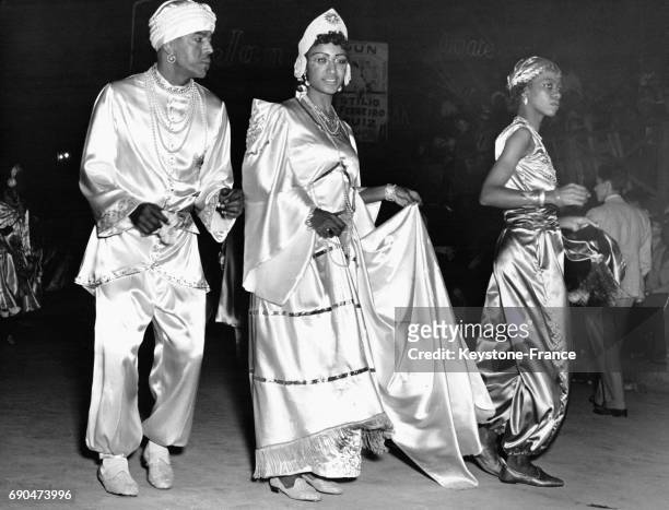 Un couple noir en costume de sultan et de reine dans un carnaval le 14 avril 1940.