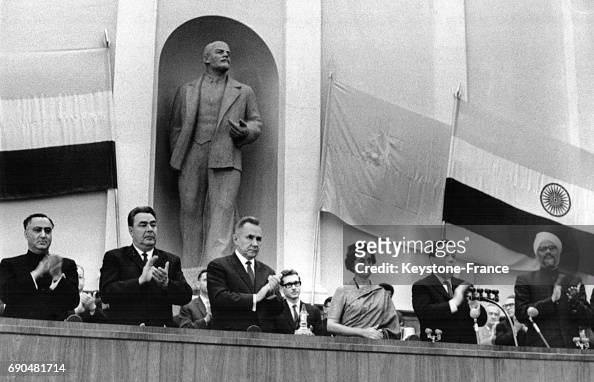 Indira Gandhi, Kossyguine et Brejnev applaudissant