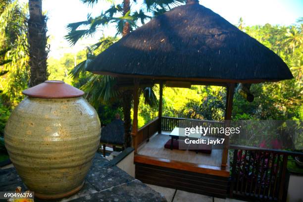 balinese architecture - jayk7 bali photos et images de collection