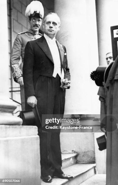 Joachim von Ribbentrop en smoking dans le cadre de ses fonctions d'ambassadeur à Londres au Royaume-Uni.