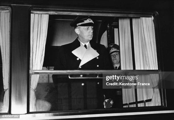 Joachim von Ribbentrop part à Rome pour un voyage officiel à la gare d'Anhalter le 9 mars 1940 à Berlin, Allemagne.