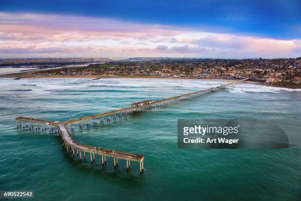 オーシャン ビーチ桟橋サンディエゴ - ロマ岬 ストックフォトと画像