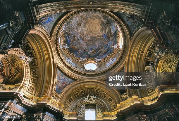 dome of chapel , royal palace madrid spain - capilla fotografías e imágenes de stock