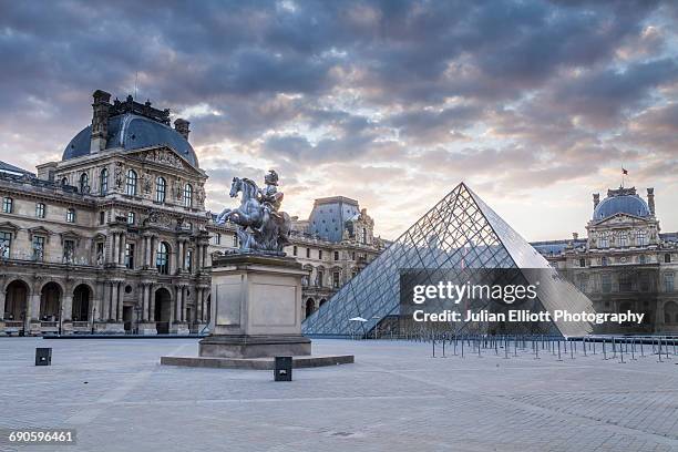 the musee du louvre in paris, france. - louvre stock-fotos und bilder