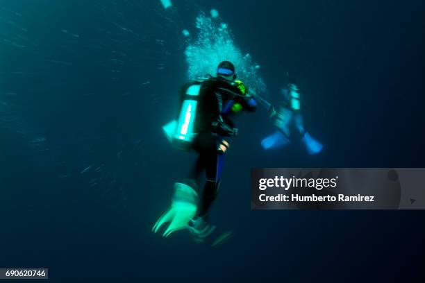 tec deep divers. - decompression sickness stock pictures, royalty-free photos & images