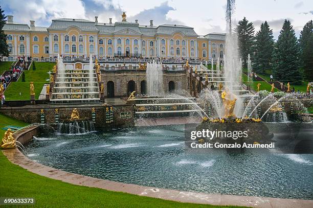 peterhof  palace in saint petersburg - summer palace stock pictures, royalty-free photos & images