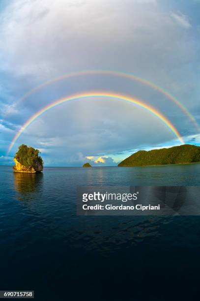 raja ampat islands, wayag - dubbel regnbåge bildbanksfoton och bilder