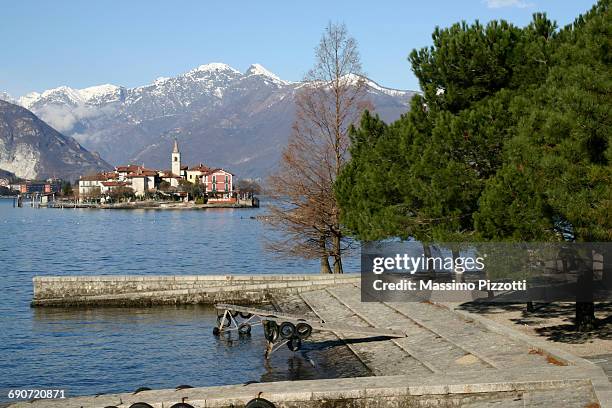 the fishermen island at maggiore lake, italy - massimo pizzotti fotografías e imágenes de stock