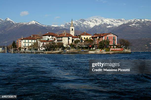 the fishermen island at maggiore lake, italy - massimo pizzotti fotografías e imágenes de stock