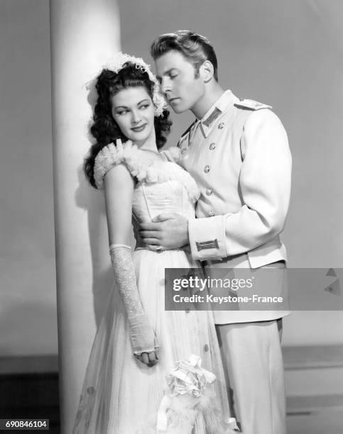 Jean-Pierre Aumont et Yvonne De Carlo dans la fantaisie hollywoodienne 'Shéhérazade' à Hollywood, Californie, Etats-Unis en 1947.