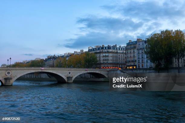 paris - ciudades capitales stock pictures, royalty-free photos & images