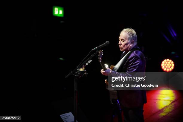 Paul Simon performs on stage at the Royal Albert Hall on 7 November 2016 in London, United Kingdom.