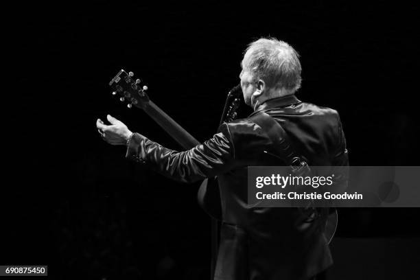 Paul Simon performs on stage at the Royal Albert Hall on 7 November 2016 in London, United Kingdom.