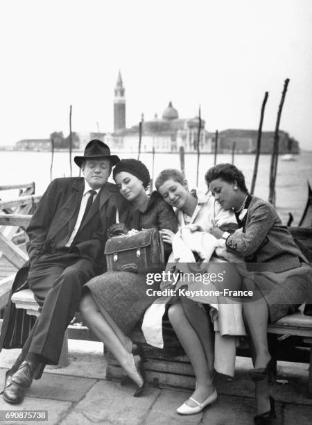Van Heflin, Silvana Mangano, Carla Gravina et Jeanne Moreau photograhiés à Venise, Italie.