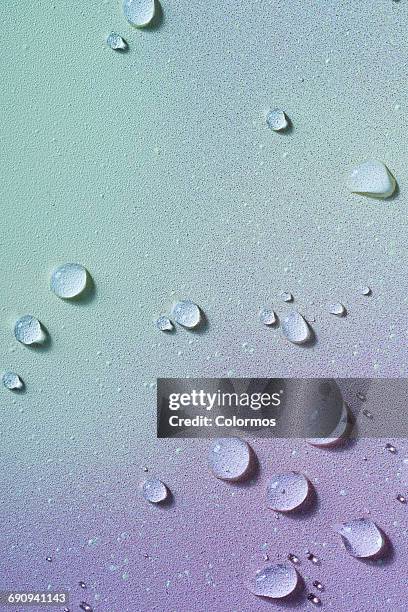 water droplets on soft colored background - gota agua fotografías e imágenes de stock