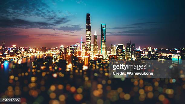 multicolored night - shanghai stockfoto's en -beelden