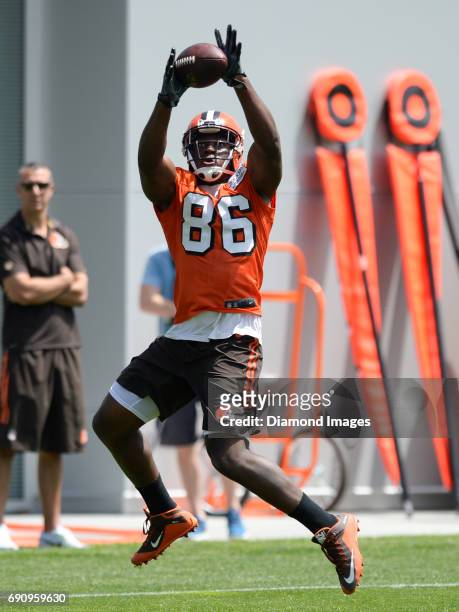 Tight end Randall Telfer of the Cleveland Browns catches a pass during an OTA practice on May 31, 2017 at the Cleveland Browns training facility in...