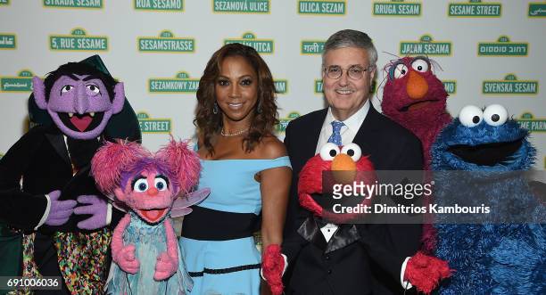 Holly Robinson Peete and Jeffrey Dunn and The Muppets attend The 2017 Sesame Workshop Dinner at Cipriani 42nd Street on May 31, 2017 in New York City.