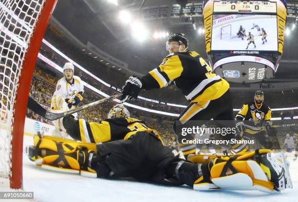 Pontus Aberg of the Nashville Predators scores a goal against Matt Murray of the Pittsburgh Penguins during the first period in Game Two of the 2017...