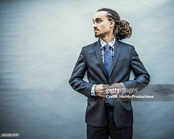 portrait of young businessman with dreadlocks - abbigliamento elegante foto e immagini stock