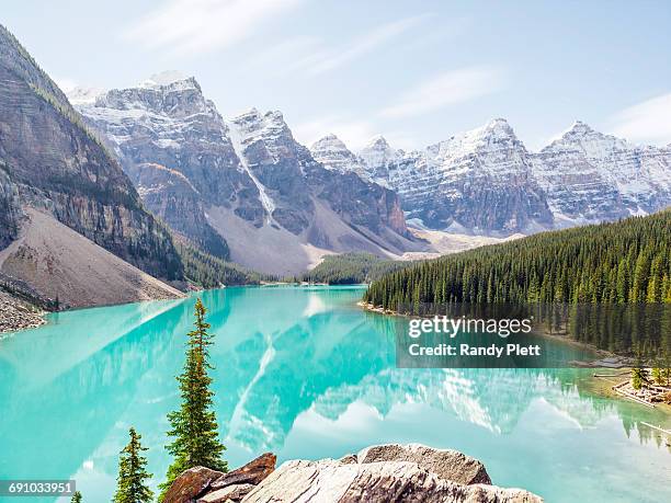 moraine lake, canada - moraine lake stock-fotos und bilder