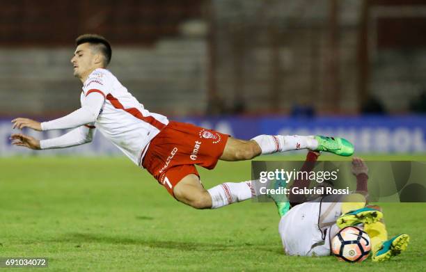 Ignacio Pussetto of Huracan fights for the ball with Luis Colmenarez of Deportivo Anzoategui during a second leg match between Huracan and Deportivo...