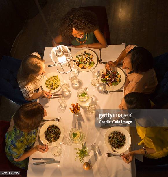 Table Look Friend Friends 40 Restaurant Night Photos and Premium High Res Pictures ...