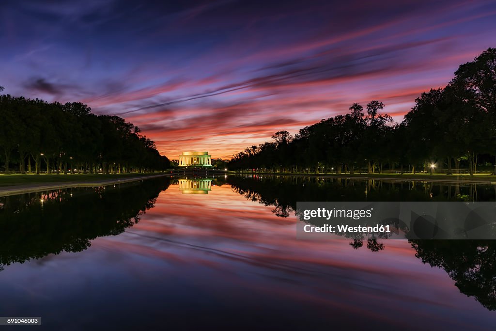 USA, Washington DC, view to Lincoln Memorial at sunset