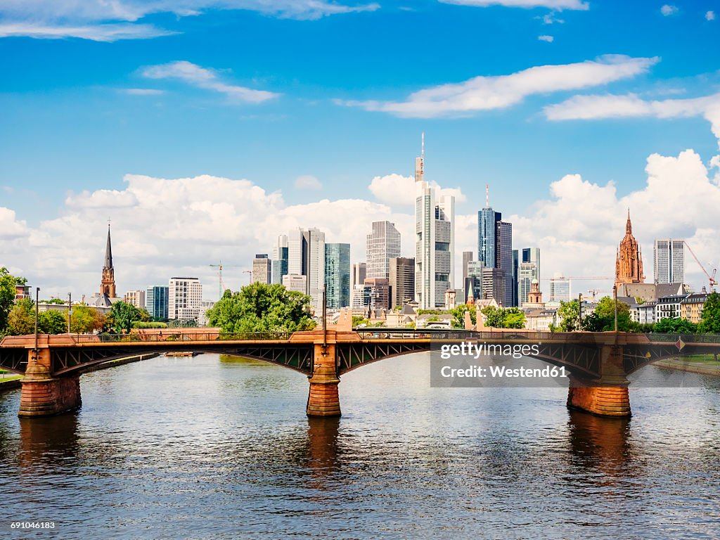 Germany, Frankfurt, view to skyline with Ignatz-Bubis-Bridge and Main River in the foreground