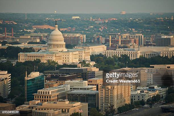 usa, washington, d.c., aerial photograph of the united states capitol and the federal triangle - washington dc stock-fotos und bilder