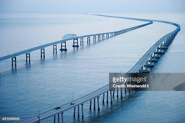 usa, aerial photograph of the chesapeake bay bridge tunnel - chesapeake bay bridge fotografías e imágenes de stock