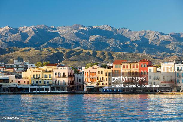 view across the venetian harbour, hania, crete - präfektur chania stock-fotos und bilder