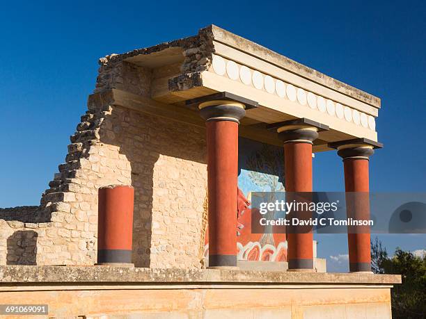 the palace of knossos, iraklio, crete - crète photos et images de collection