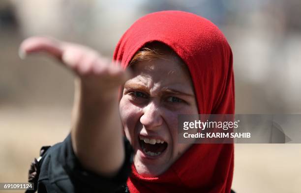 Displaced Iraqi girl reacts as she evacuates from western Mosul's Zanjili neighbourhood on June 1, 2017 during ongoing battles between Iraqi forces...