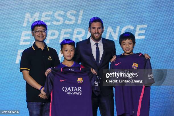 Barcelona's striker Lionel Messi poses for a photo with Chinese fans during a press conference at China World Trade Center Grand Hotel on June 1,...