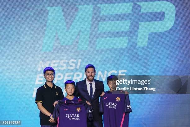 Barcelona's striker Lionel Messi poses for a photo with Chinese fans during a press conference at China World Trade Center Grand Hotel on June 1,...