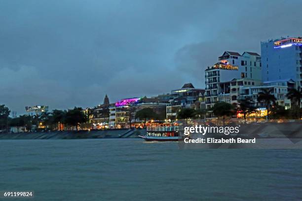 tourboat along sisowath quay, phnom penh - night life in cambodian capital phnom penh bildbanksfoton och bilder