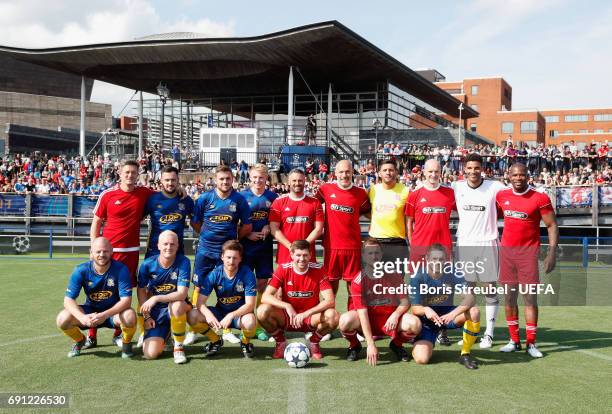 Steven Gerrard poses with team mates and opposition during the BT Sport Celebrity match prior to the UEFA Champions League Final between Juventus and...
