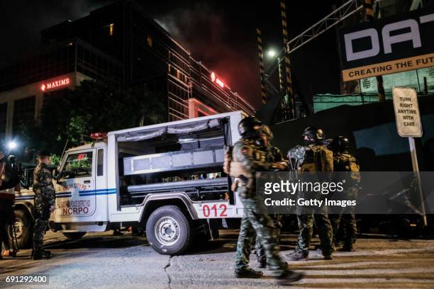 Filipino soldiers take their position outside Resorts World Manila after gunshots and explosions were heard in Pasay City on June 2, 2017 in Manila,...