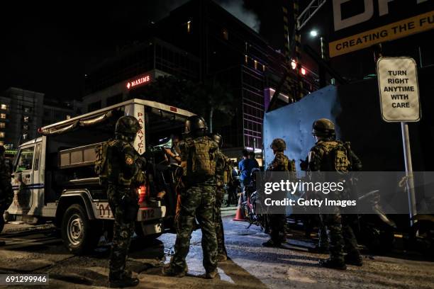 Filipino soldiers take their position outside Resorts World Manila after gunshots and explosions were heard in Pasay City on June 2, 2017 in Manila,...