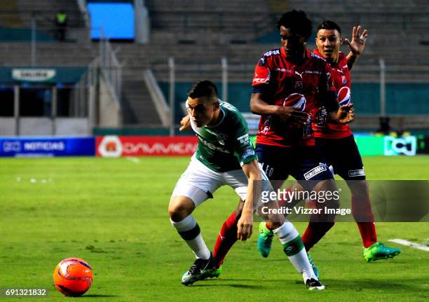 Nicolas Benedetti of Deportivo Cali competes for the ball with Didier Moreno of Independiente Medellin duing a match between Deportivo Cali and...