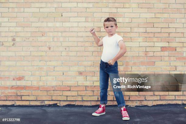 jonge rebelse bully boy 50s style - anti bullying stockfoto's en -beelden