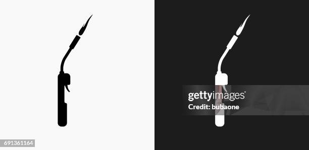 ilustrações, clipart, desenhos animados e ícones de ícone de maçarico ferreiro em preto e branco vector backgrounds - maçarico