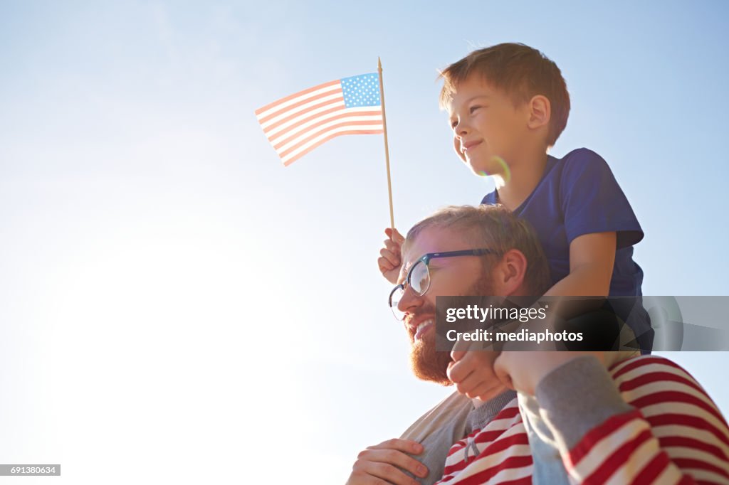 Vader en zoon op de parade