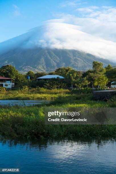 在雲上島 ometepe 在尼加拉瓜湖尼加拉瓜火山 - nicaragua 個照片及圖片檔