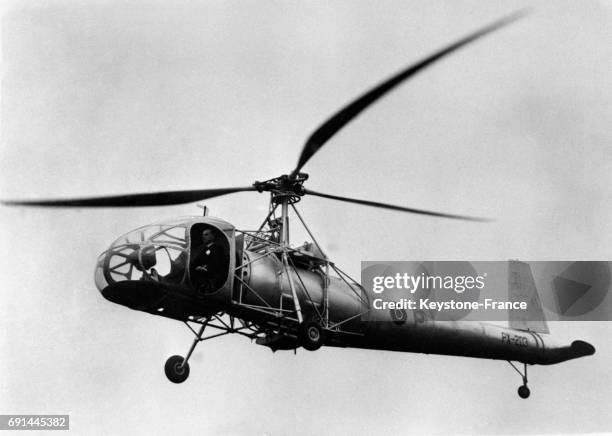 Hélicoptère W9 'La cierva' en plein vol, en 1946.